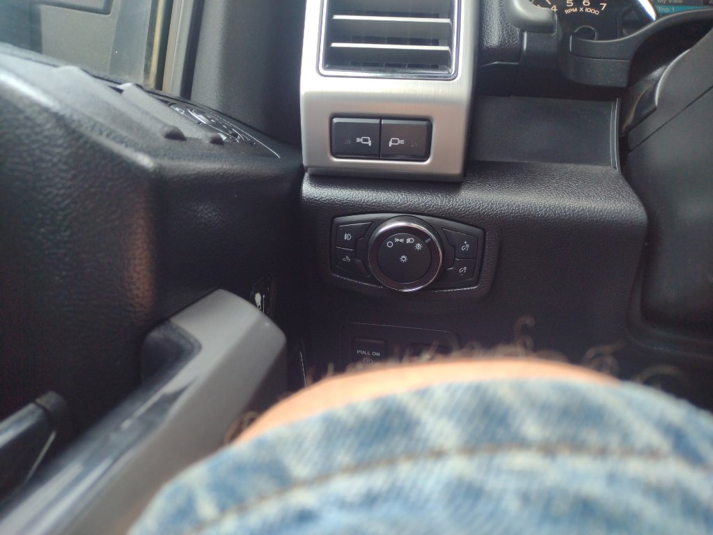 Used 2019 Ford F150 Platinum w/ Equipment Group 701A Luxury image 20