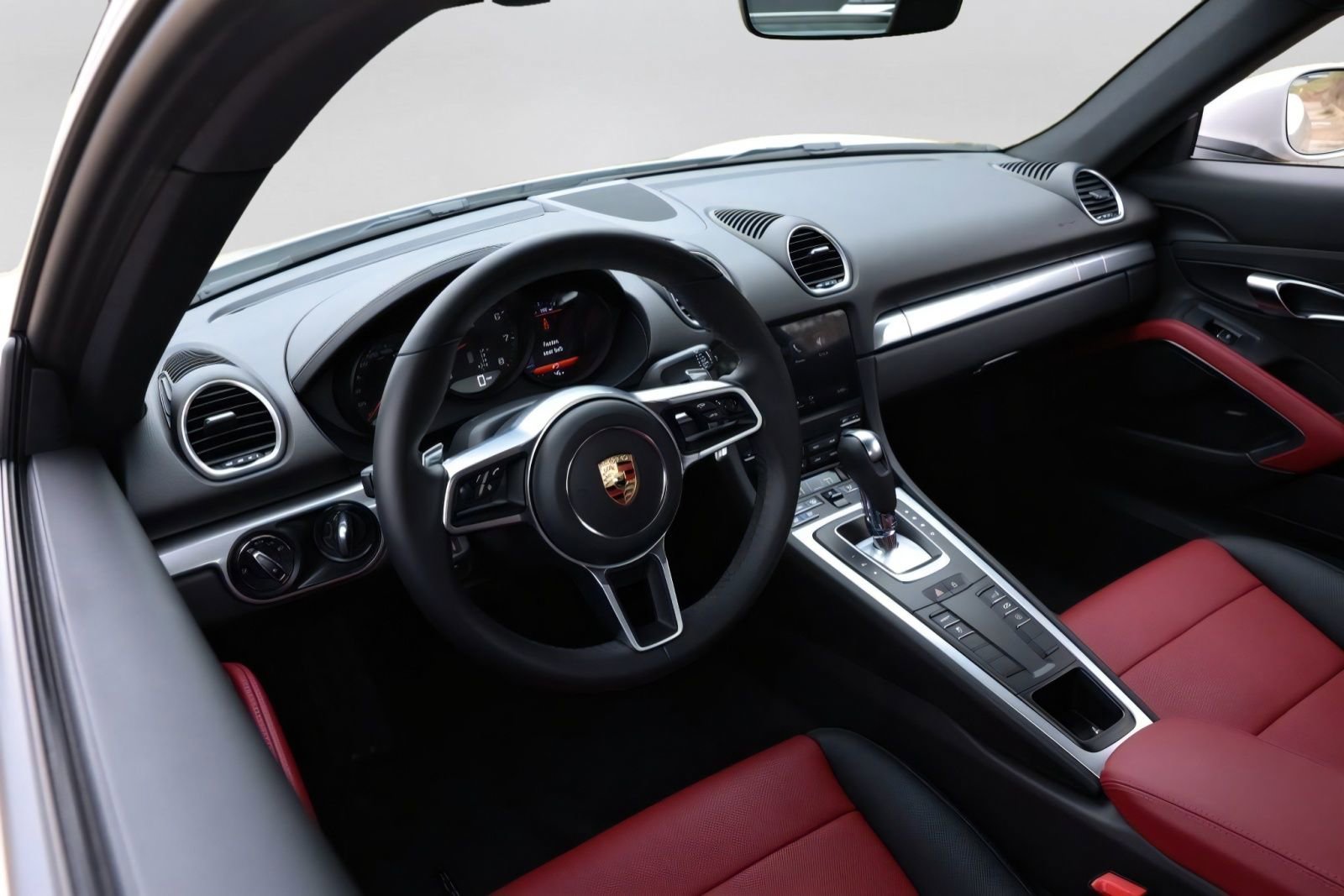 Used 2025 Porsche 718 Cayman RWD image 6
