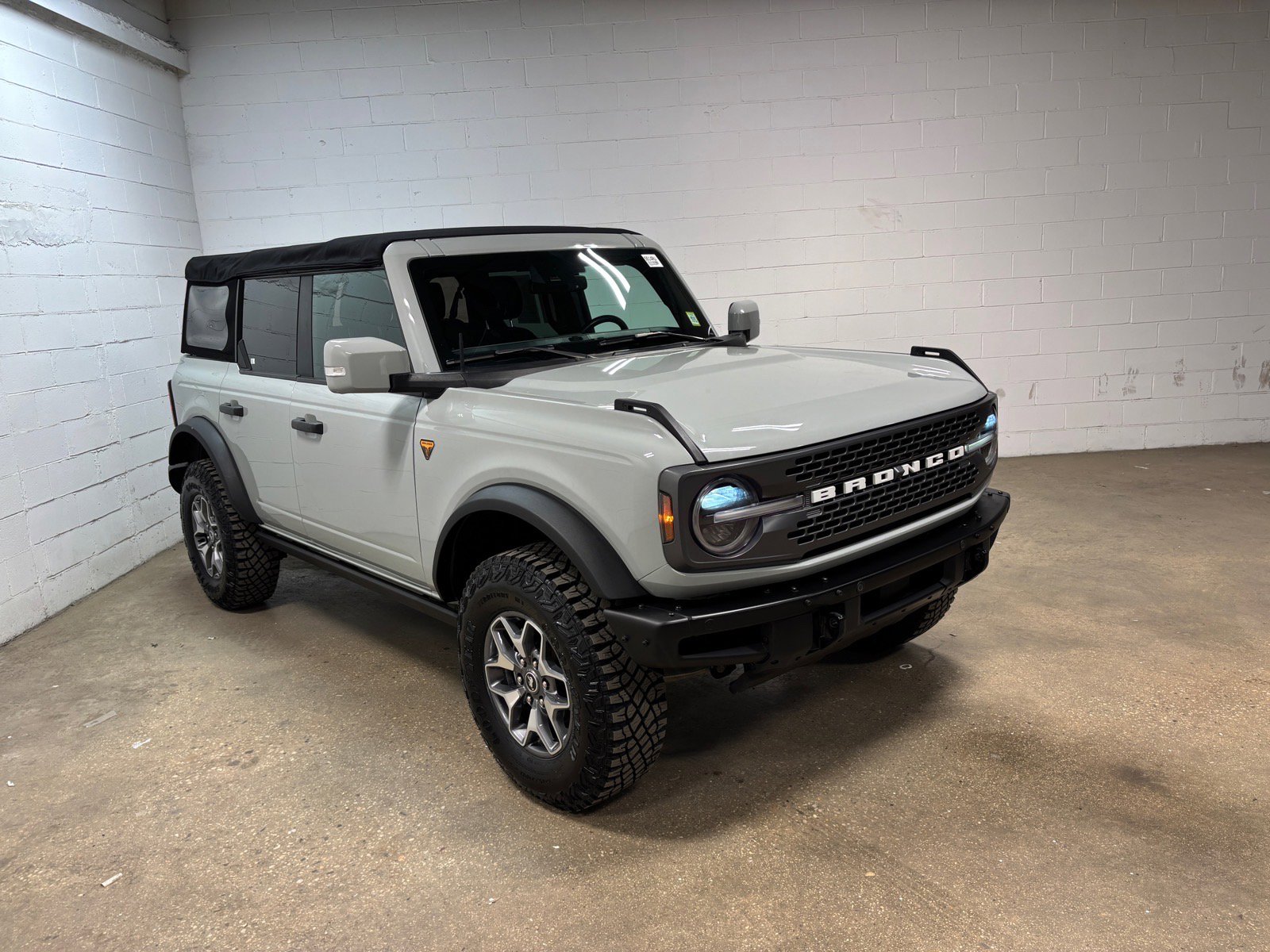 Used 2021 Ford Bronco Badlands image 4