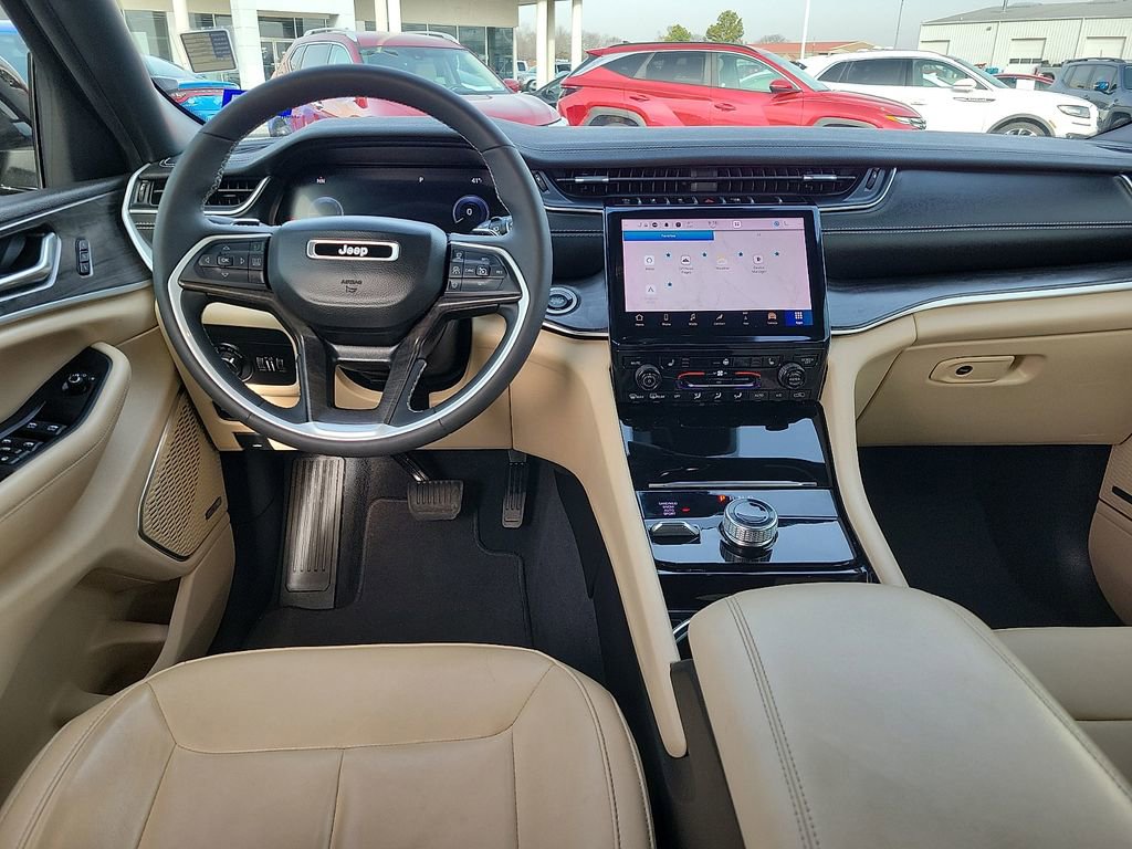 Used 2023 Jeep Grand Cherokee Limited AWD/4WD image 10