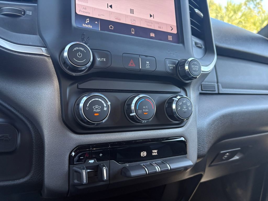 Used 2024 RAM 3500 Big Horn image 23