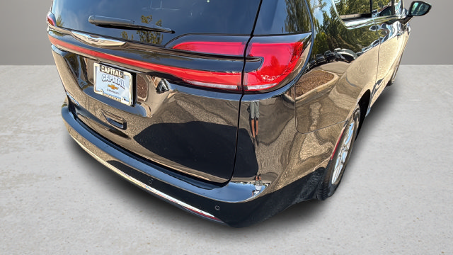 Used 2025 Chrysler Pacifica Select FWD image 44