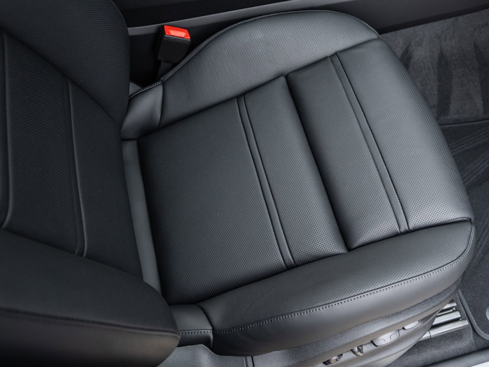 New 2026 Porsche Cayenne Coupe image 45