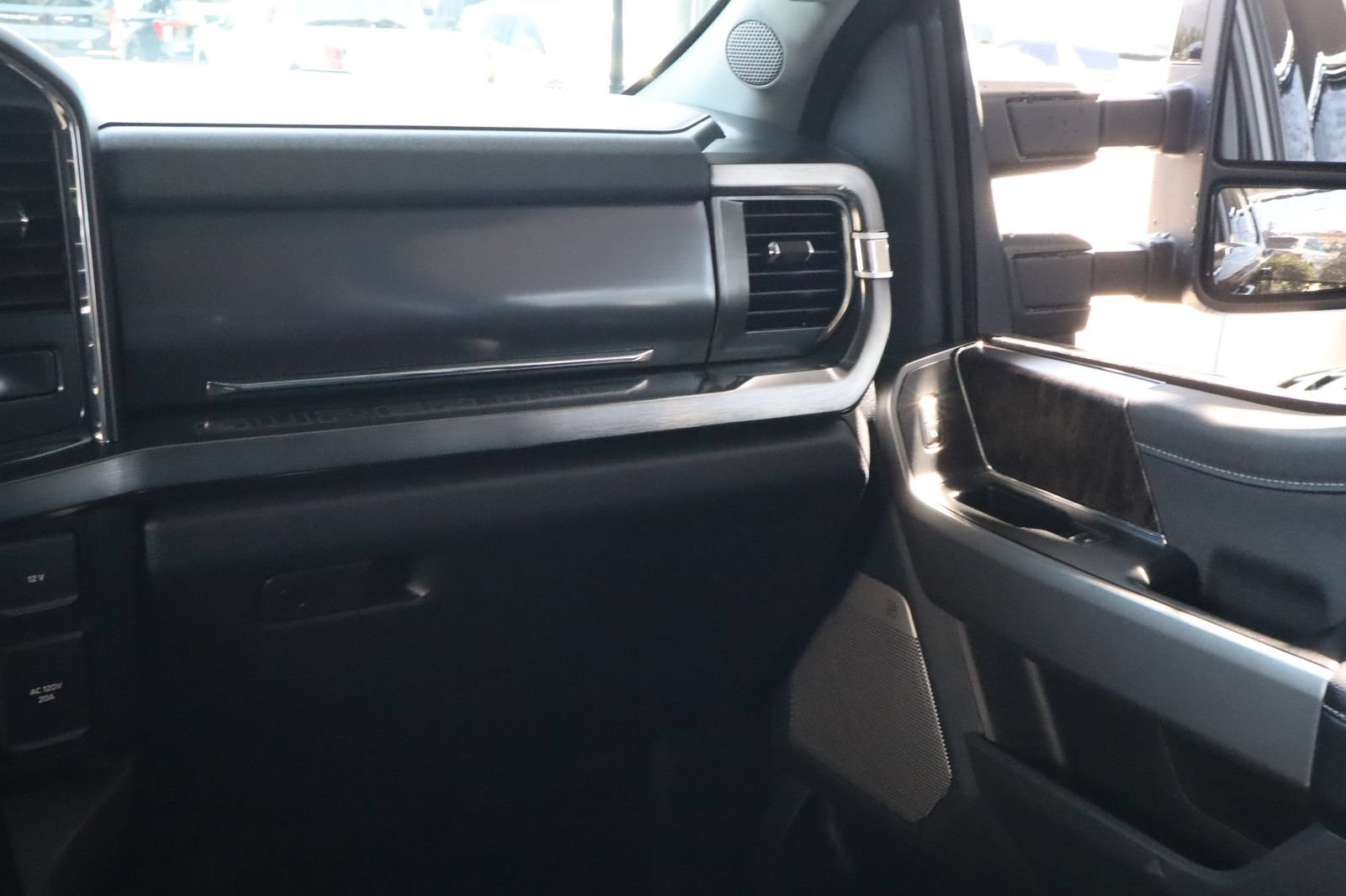 Used 2024 Ford F250 Lariat w/ FX4 Off-Road Package AWD/4WD image 32