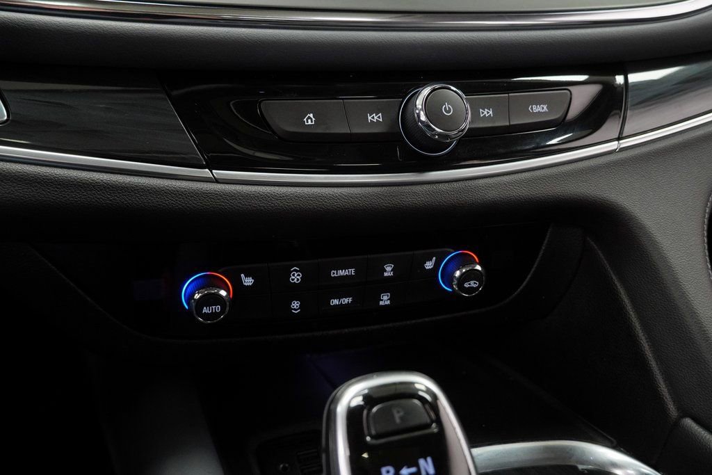 Used 2021 Buick Enclave Essence w/ Sport Touring Edition image 31