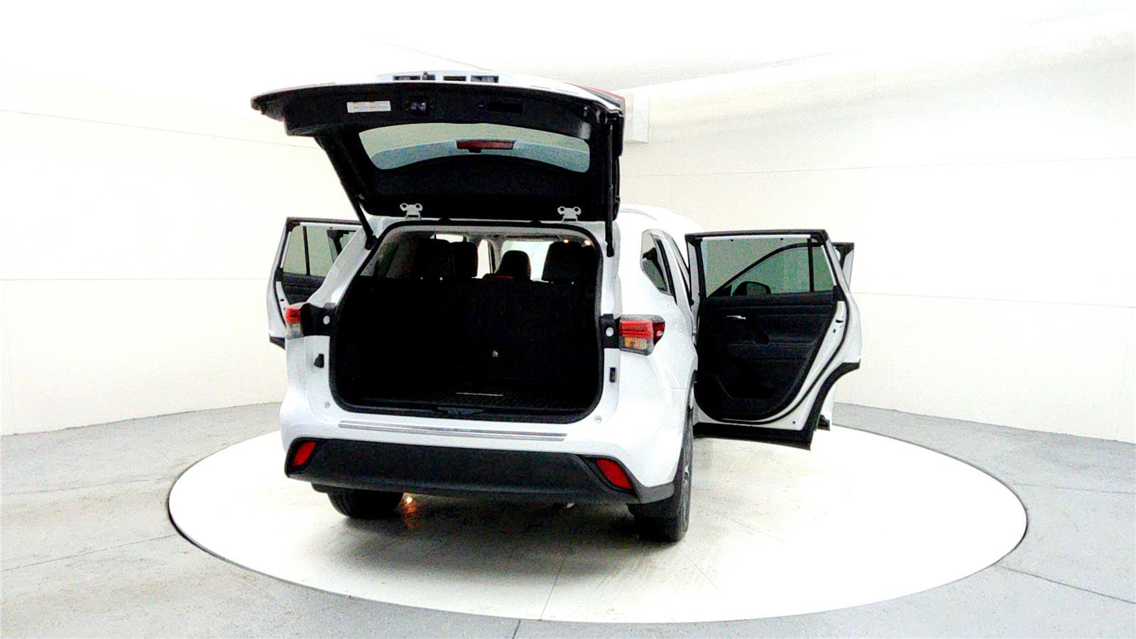 Certified 2022 Toyota Highlander XLE image 11