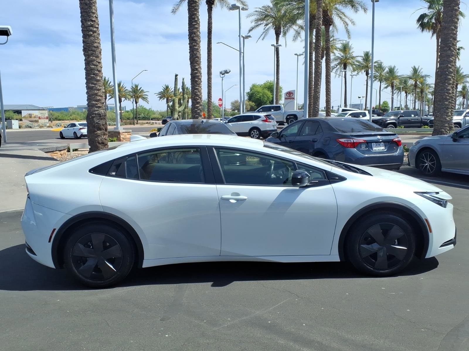 Used 2025 Toyota Prius LE FWD image 7