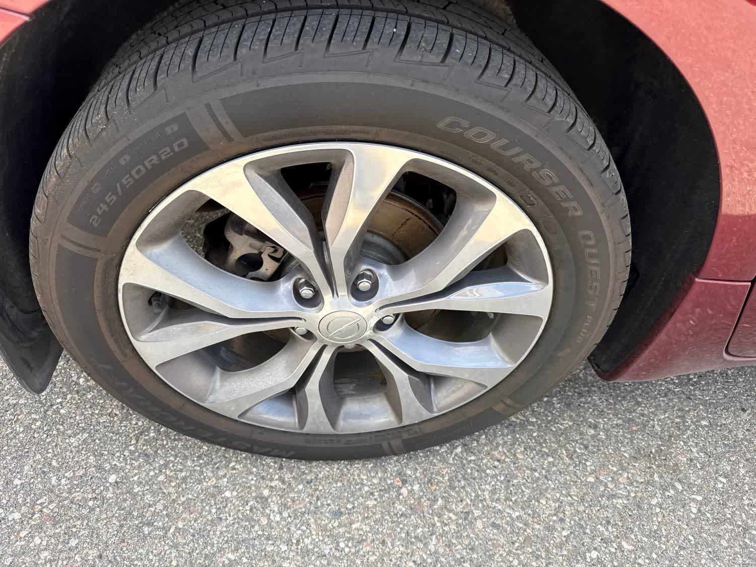 Used 2018 Chrysler Pacifica Limited w/ Tire & Wheel Group FWD image 10