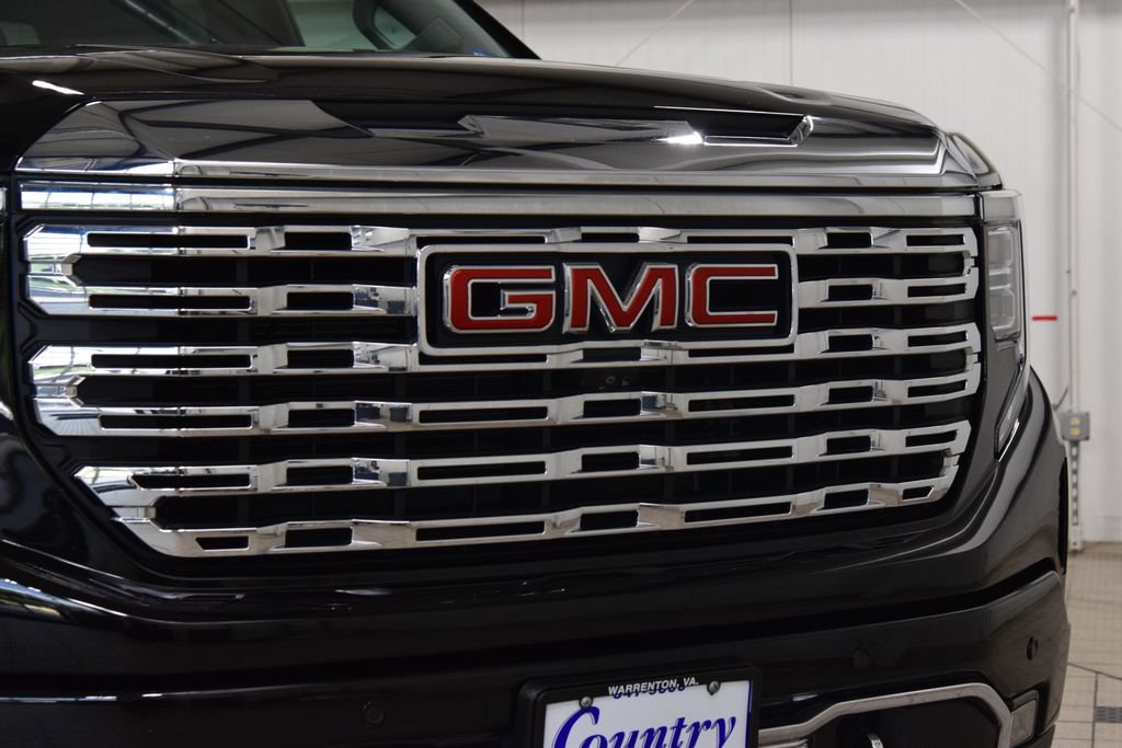 Used 2022 GMC Sierra 1500 Denali w/ Technology Package AWD/4WD image 11
