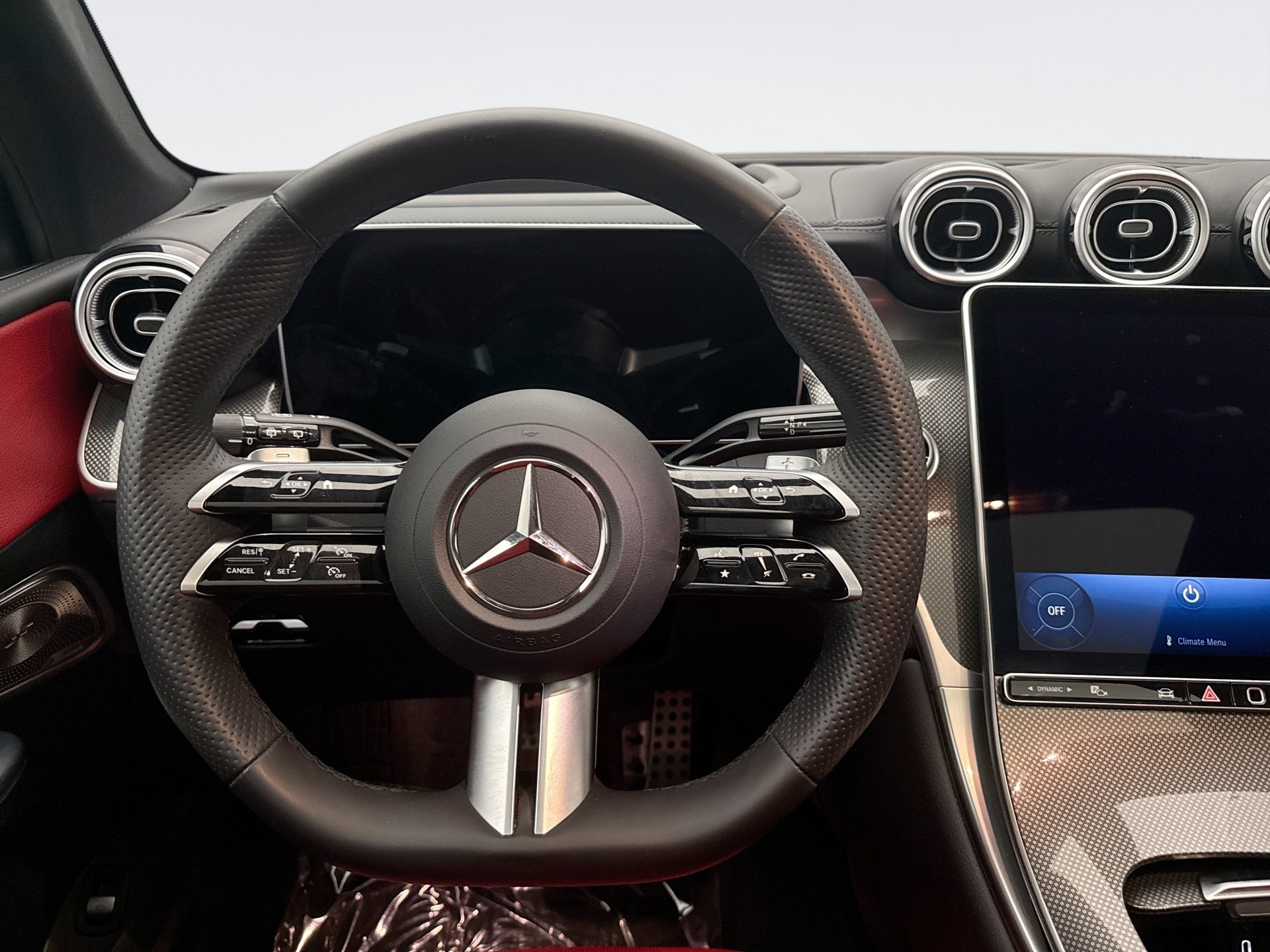 Used 2025 Mercedes-Benz GLC 300 4MATIC image 12