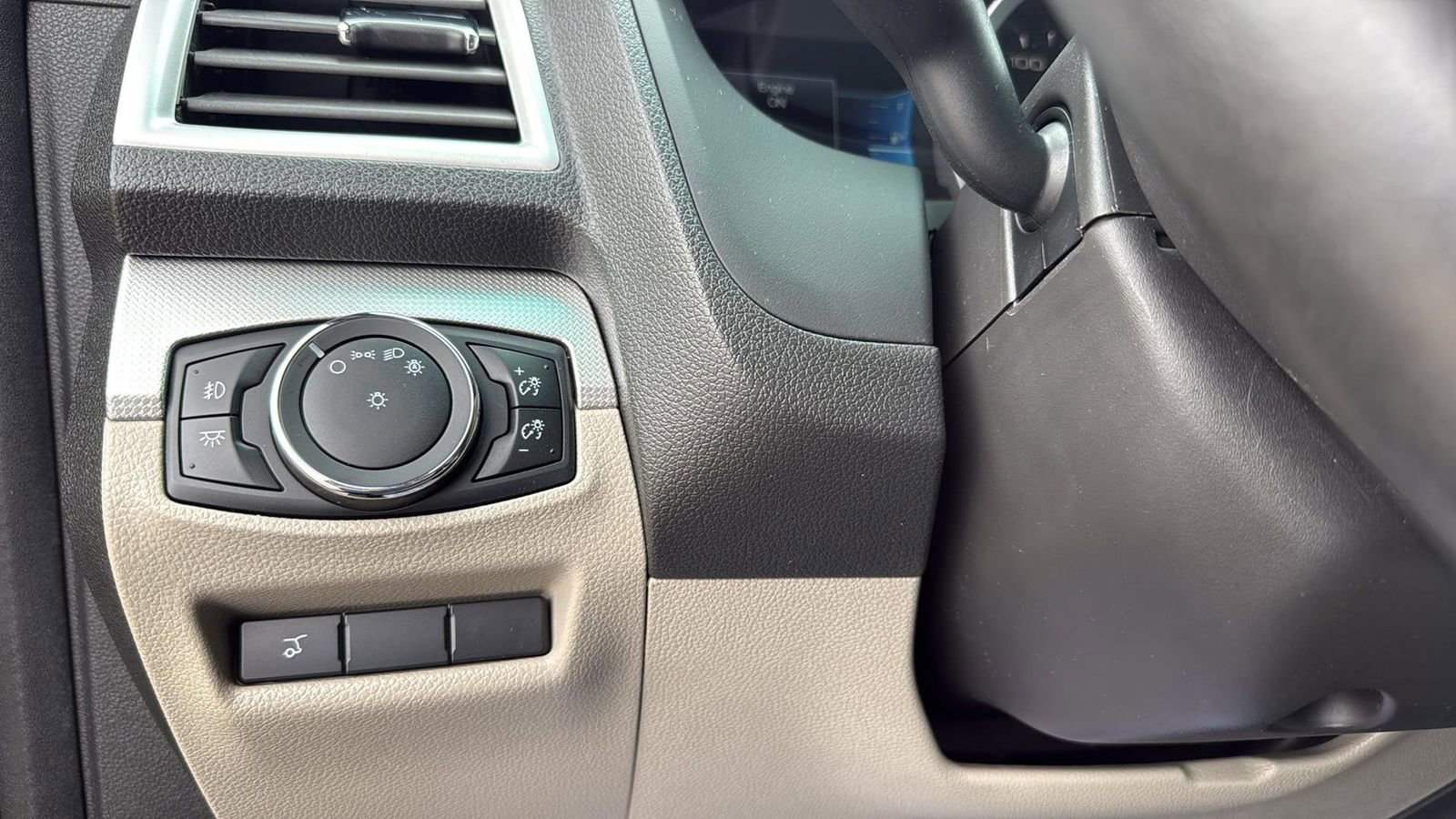 Used 2015 Ford Explorer XLT w/ Equipment Group 202B image 18