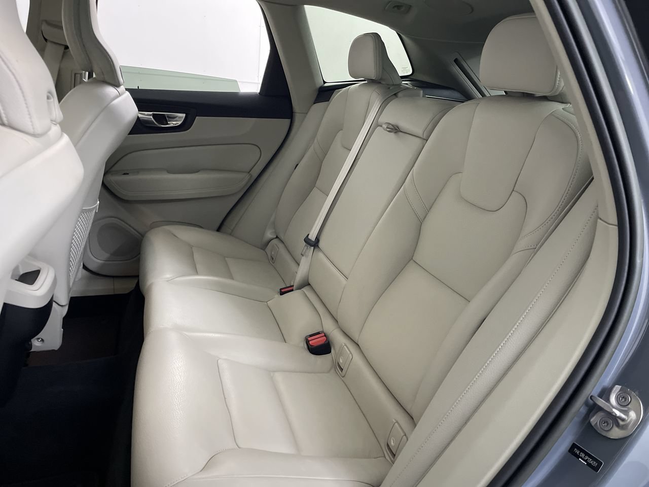 Used 2023 Volvo XC60 B5 Plus AWD/4WD image 22