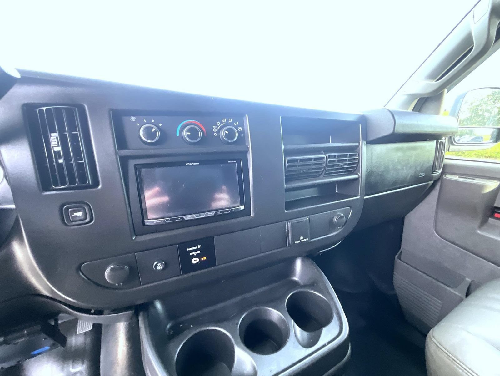 Used 2016 GMC Savana 3500 Extended RWD image 10