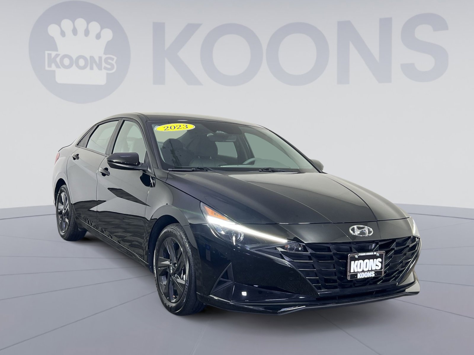 Used 2023 Hyundai Elantra Blue w/ Preferred Accessory Package image 10