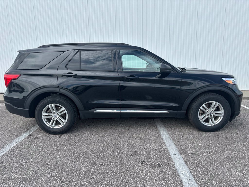 Certified 2021 Ford Explorer XLT w/ Equipment Group 202A AWD/4WD image 9