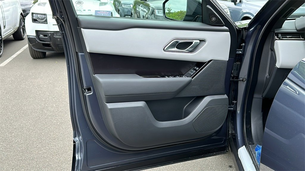 New 2026 Land Rover Range Rover Velar Dynamic SE image 9