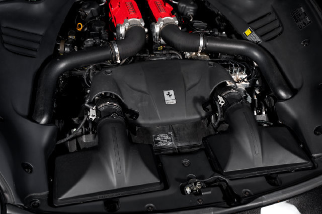 Used 2015 Ferrari California T RWD image 17
