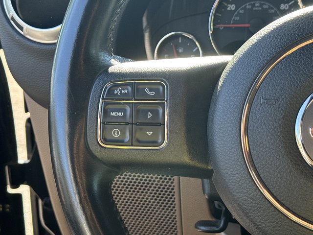 Used 2015 Jeep Wrangler Unlimited Sahara w/ Connectivity Group AWD/4WD image 23