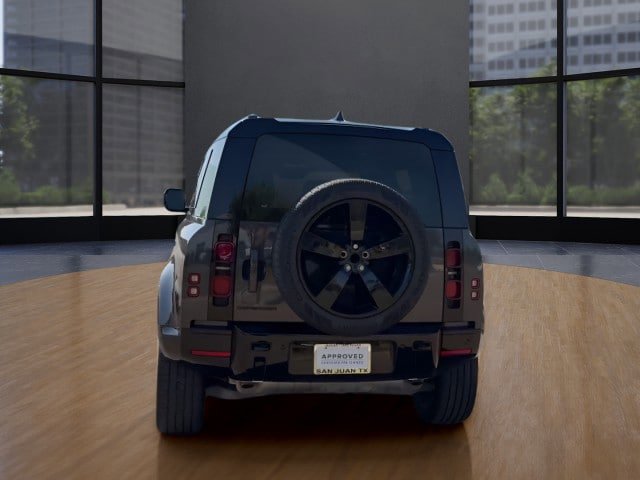 Used 2025 Land Rover Defender 110 X-Dynamic SE image 4