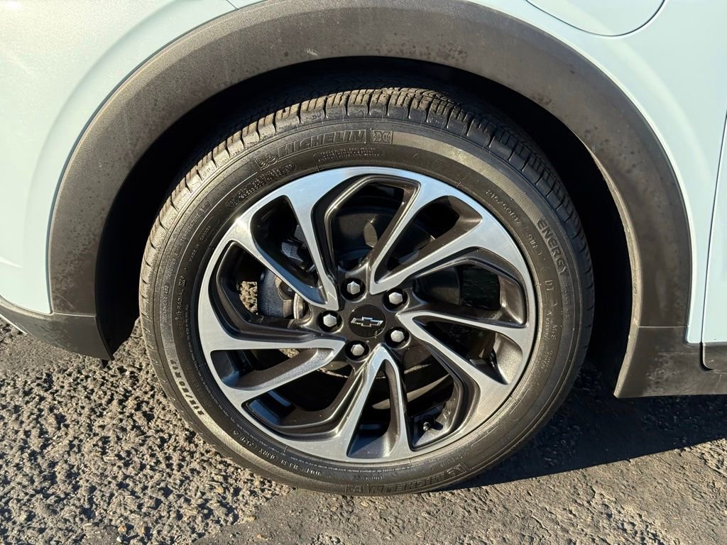 Certified 2022 Chevrolet Bolt EUV Premier w/ Sun & Sound Package image 11