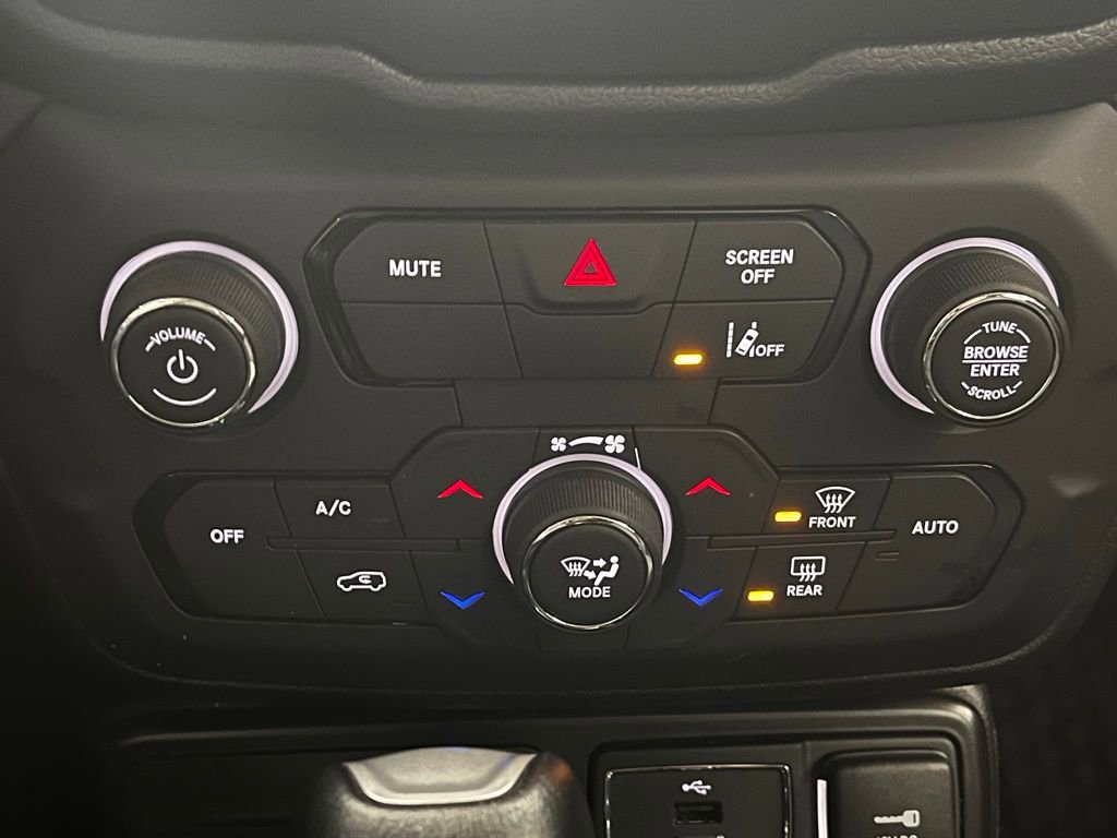 Used 2023 Jeep Renegade Limited image 4