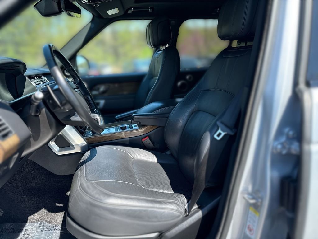 Used 2018 Land Rover Range Rover HSE image 13