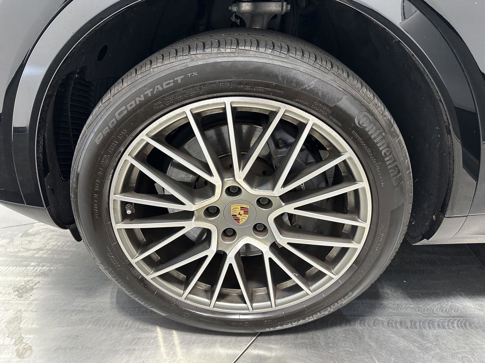 Used 2022 Porsche Cayenne Platinum Edition image 11