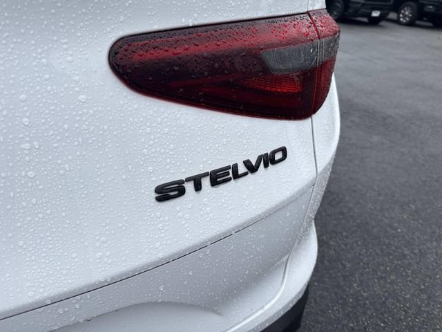 Used 2020 Alfa Romeo Stelvio AWD w/ Nero Edizione image 8
