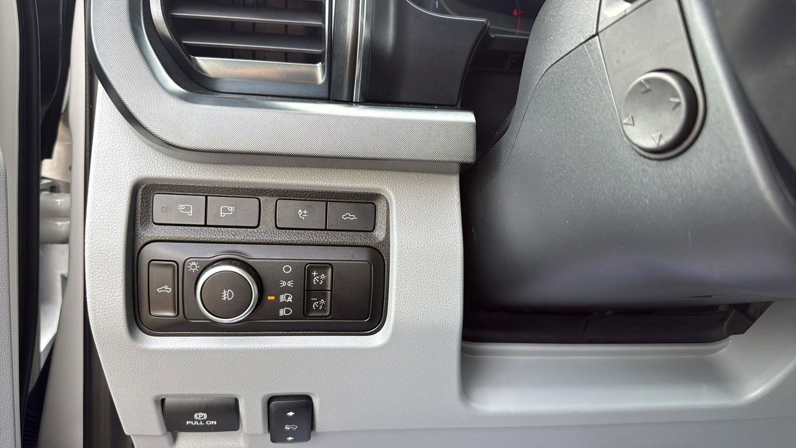 Used 2024 Ford F350 Limited w/ FX4 Off-Road Package image 18