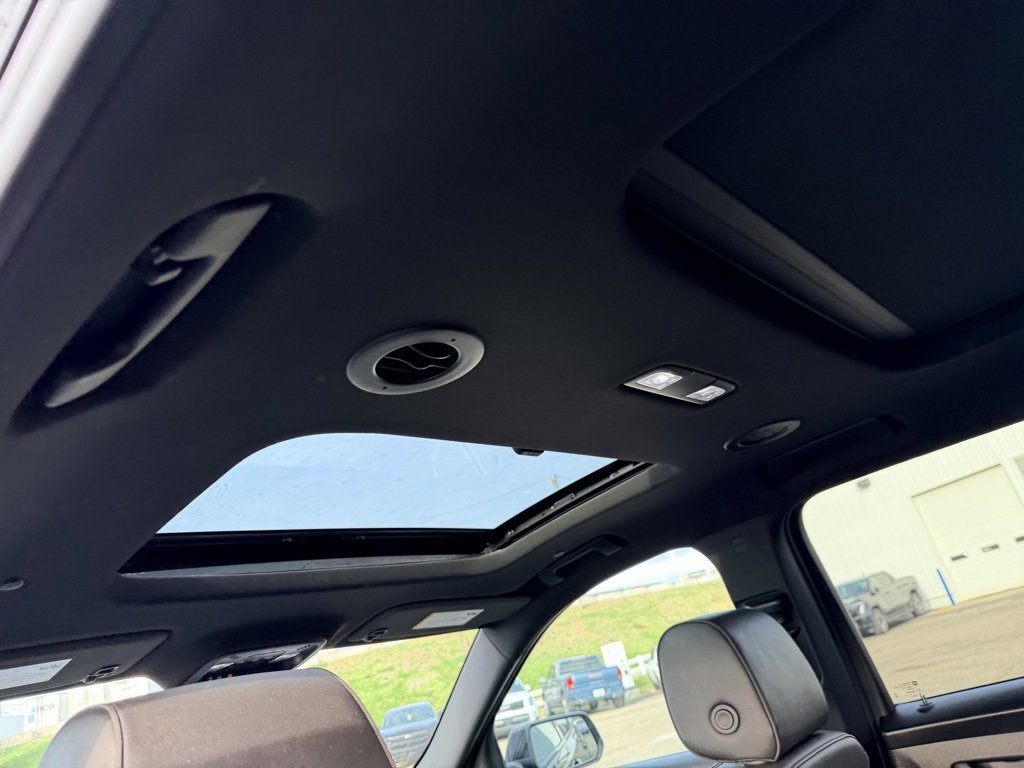 Used 2023 Chevrolet Traverse RS image 33