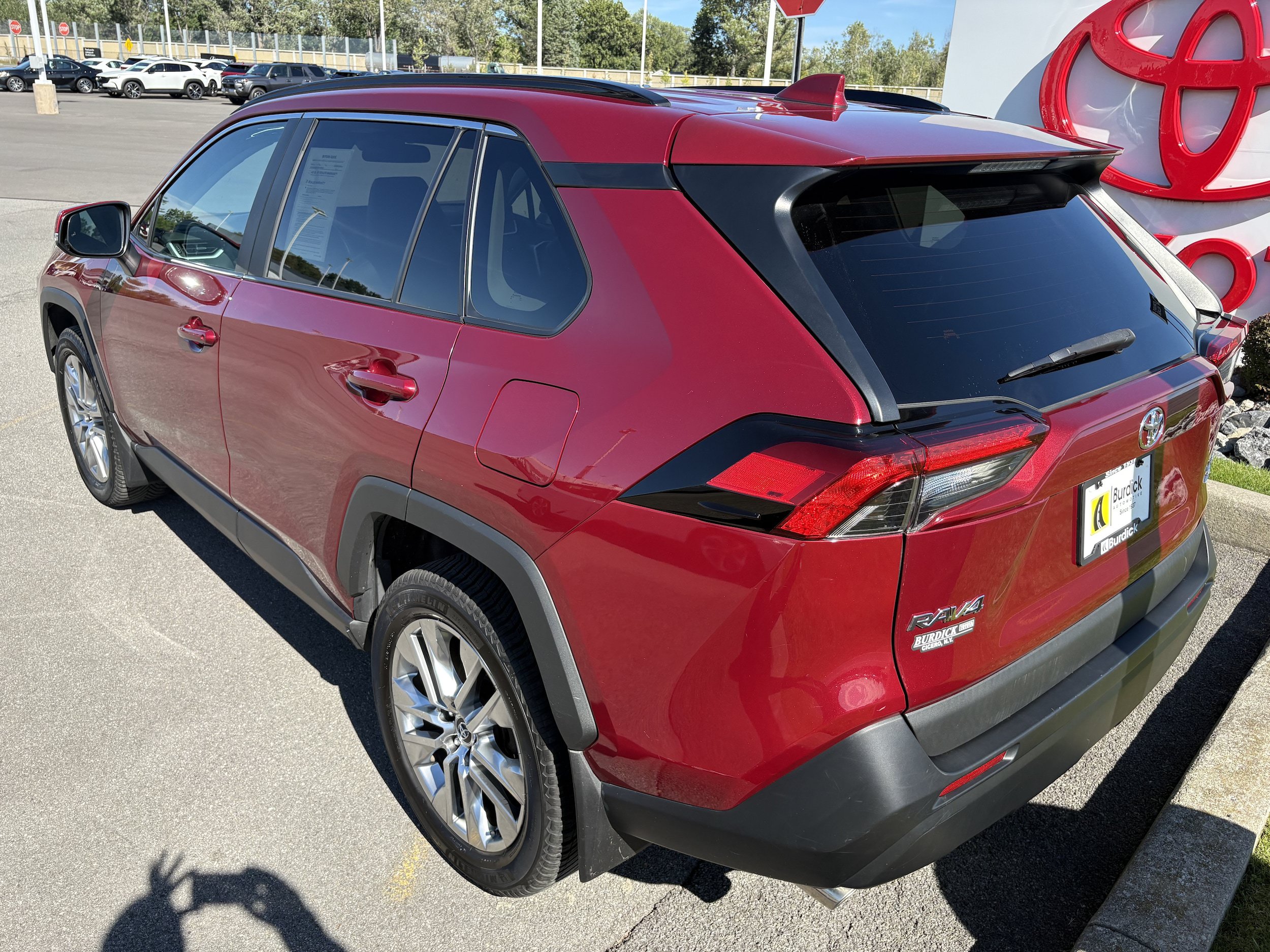 Used 2020 Toyota RAV4 XLE Premium AWD/4WD image 6