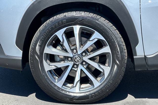 Certified 2025 Toyota Corolla Cross XLE FWD image 31