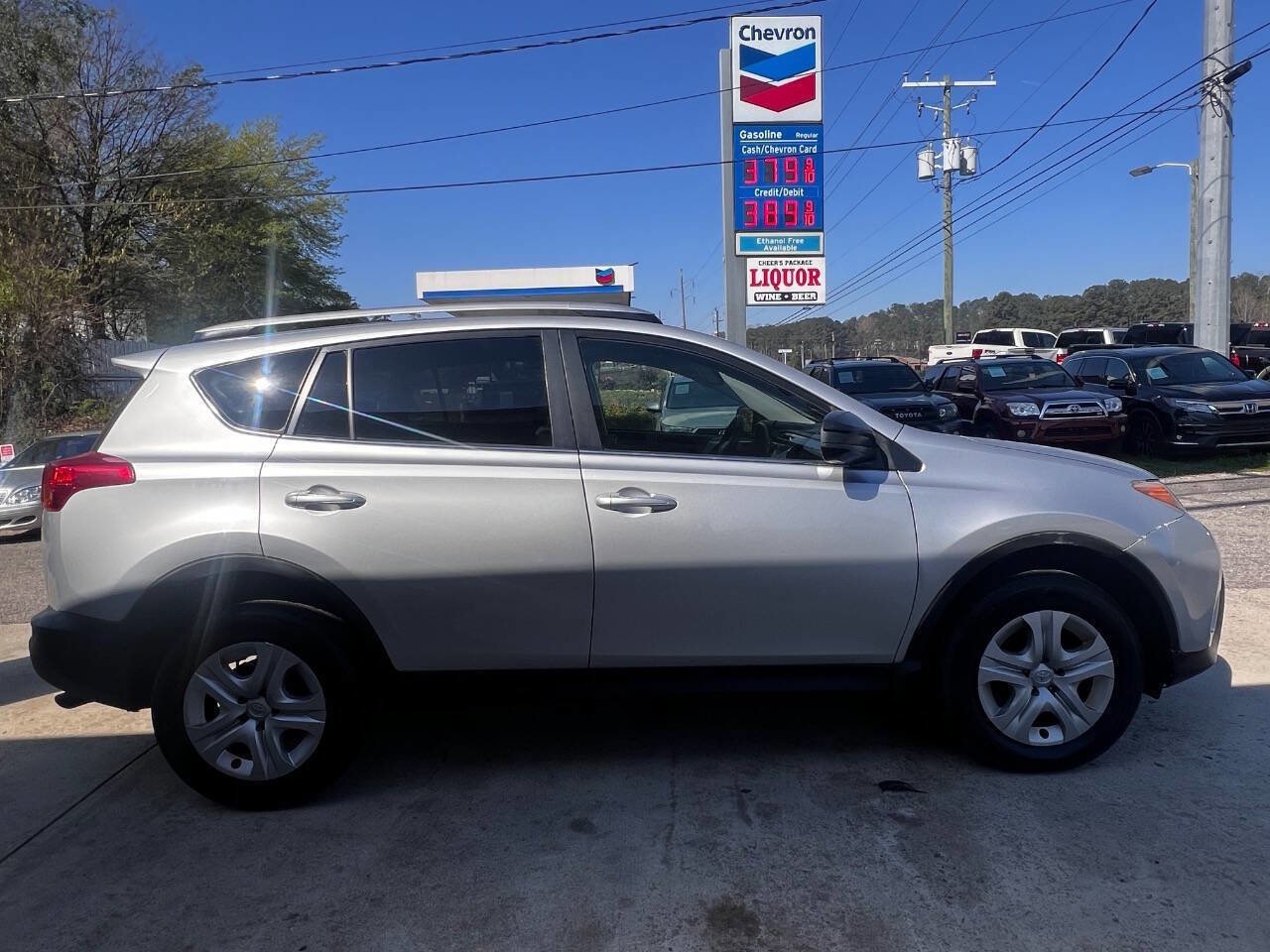 Used 2015 Toyota RAV4 LE image 7