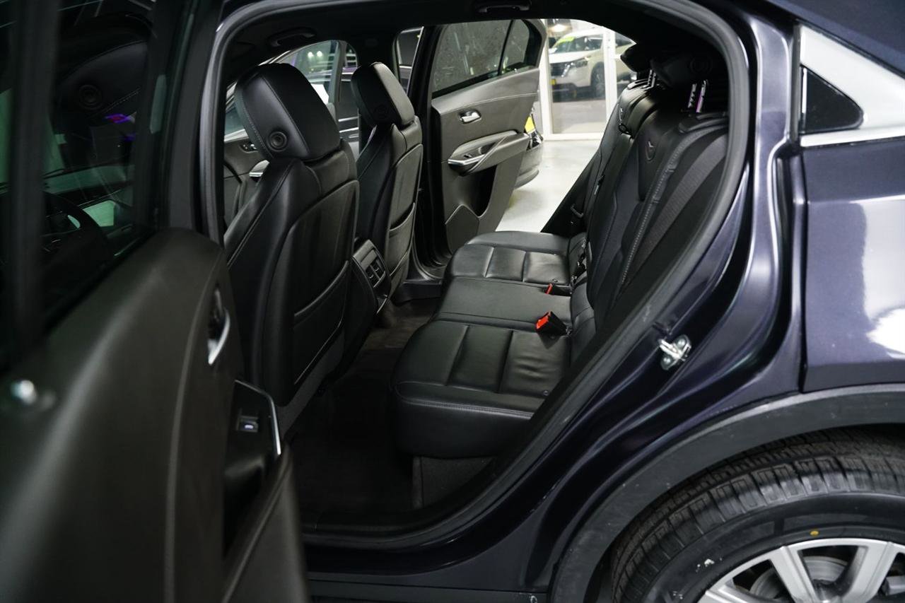 Used 2023 Cadillac XT4 Premium Luxury AWD/4WD image 14