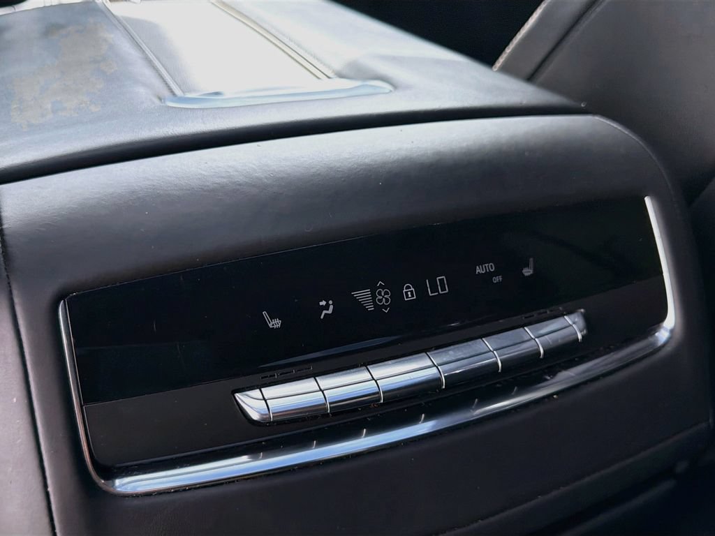 Used 2022 Cadillac Escalade Sport Platinum w/ LPO, ONYX Package AWD/4WD image 27