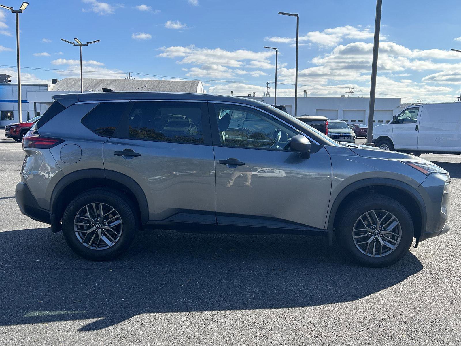 Used 2023 Nissan Rogue S image 8