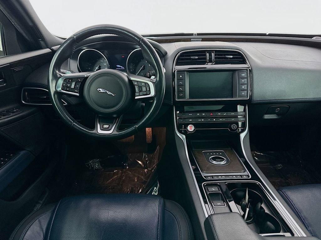 Used 2018 Jaguar XE R-Sport image 30