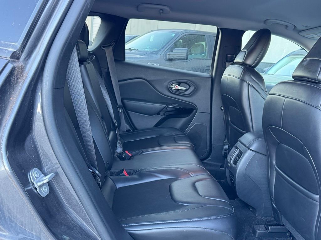 Used 2019 Jeep Cherokee Altitude image 24