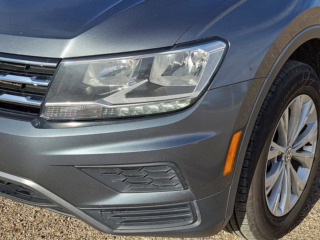 Used 2020 Volkswagen Tiguan S image 9
