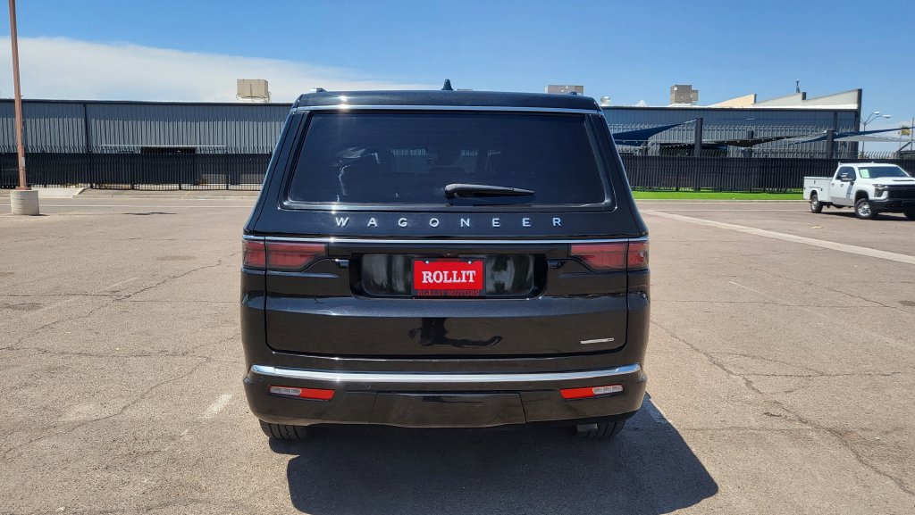 Used 2024 Jeep Wagoneer Series II w/ Flexible Seating Group AWD/4WD image 8