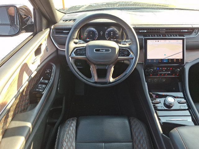 Used 2025 Jeep Grand Cherokee L Summit w/ Obsidian Package AWD/4WD image 11