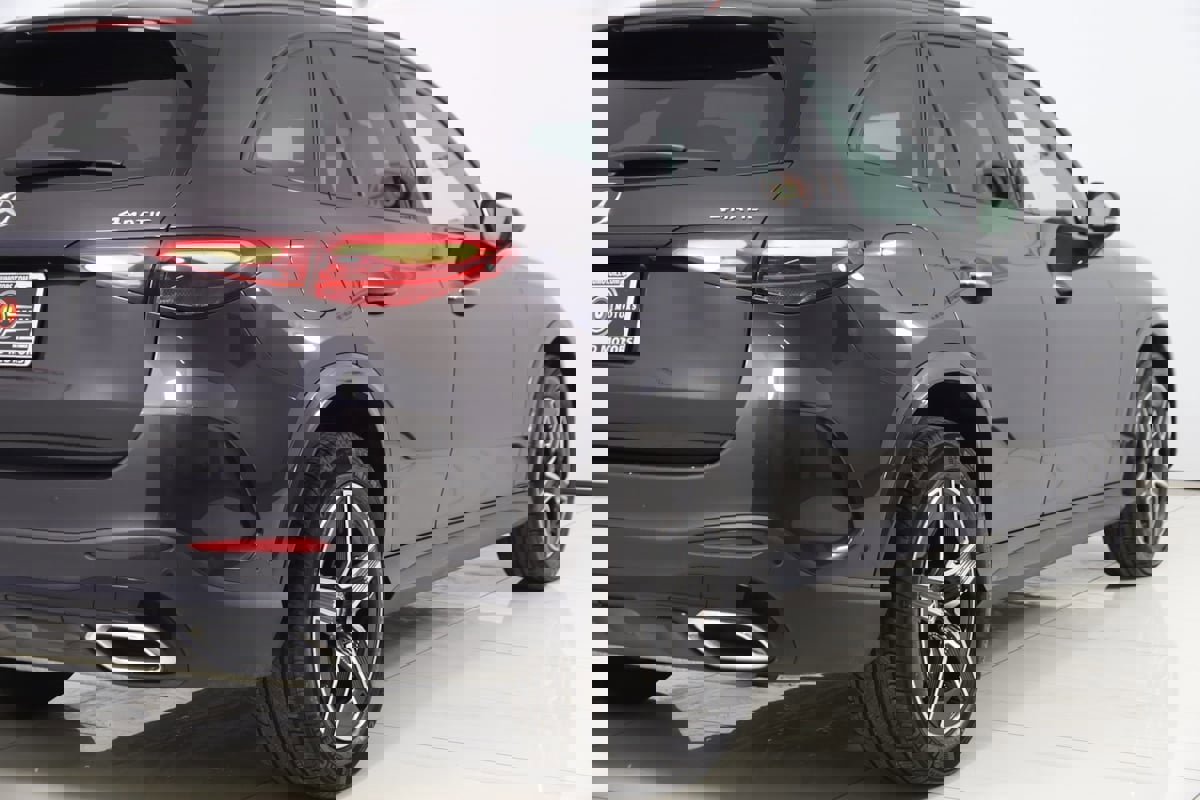 Used 2025 Mercedes-Benz GLC 300 4MATIC SUV image 52