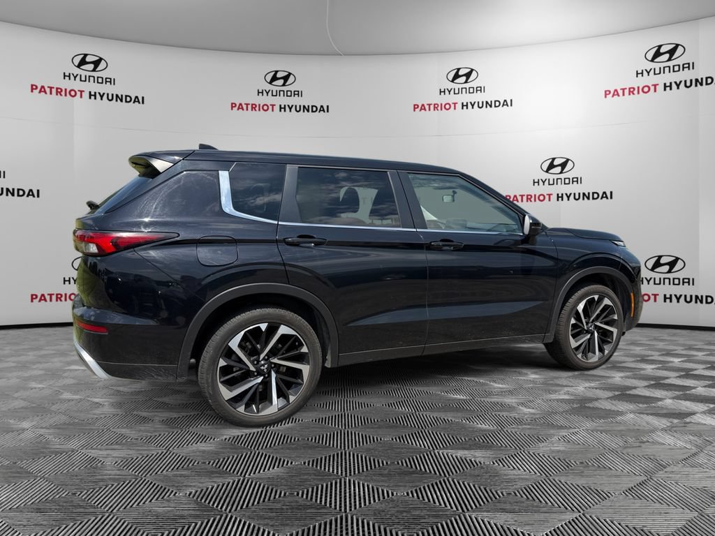 Used 2024 Mitsubishi Outlander SE AWD/4WD image 3