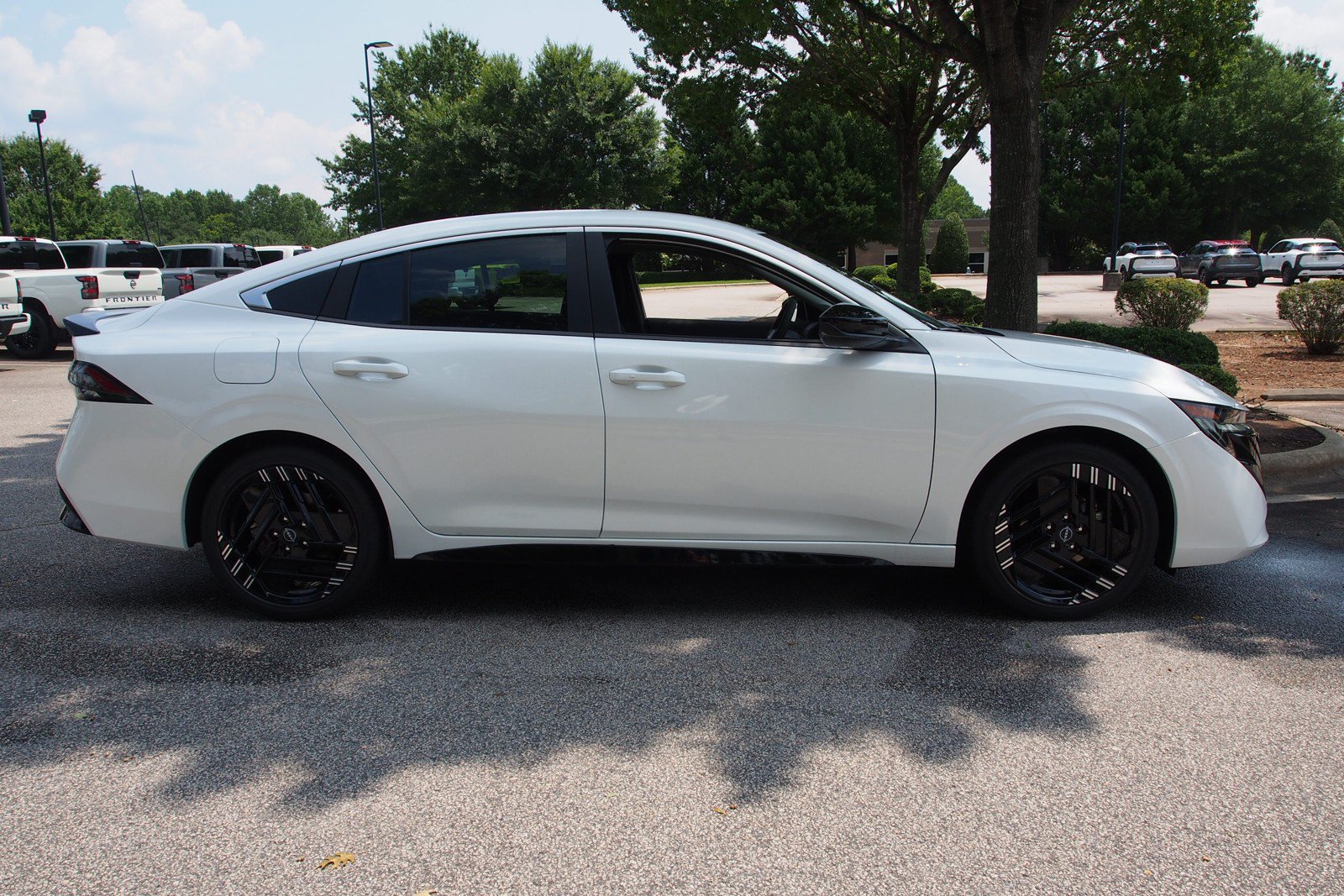 New 2026 Nissan Sentra SR w/ Floor Mat Package FWD image 8