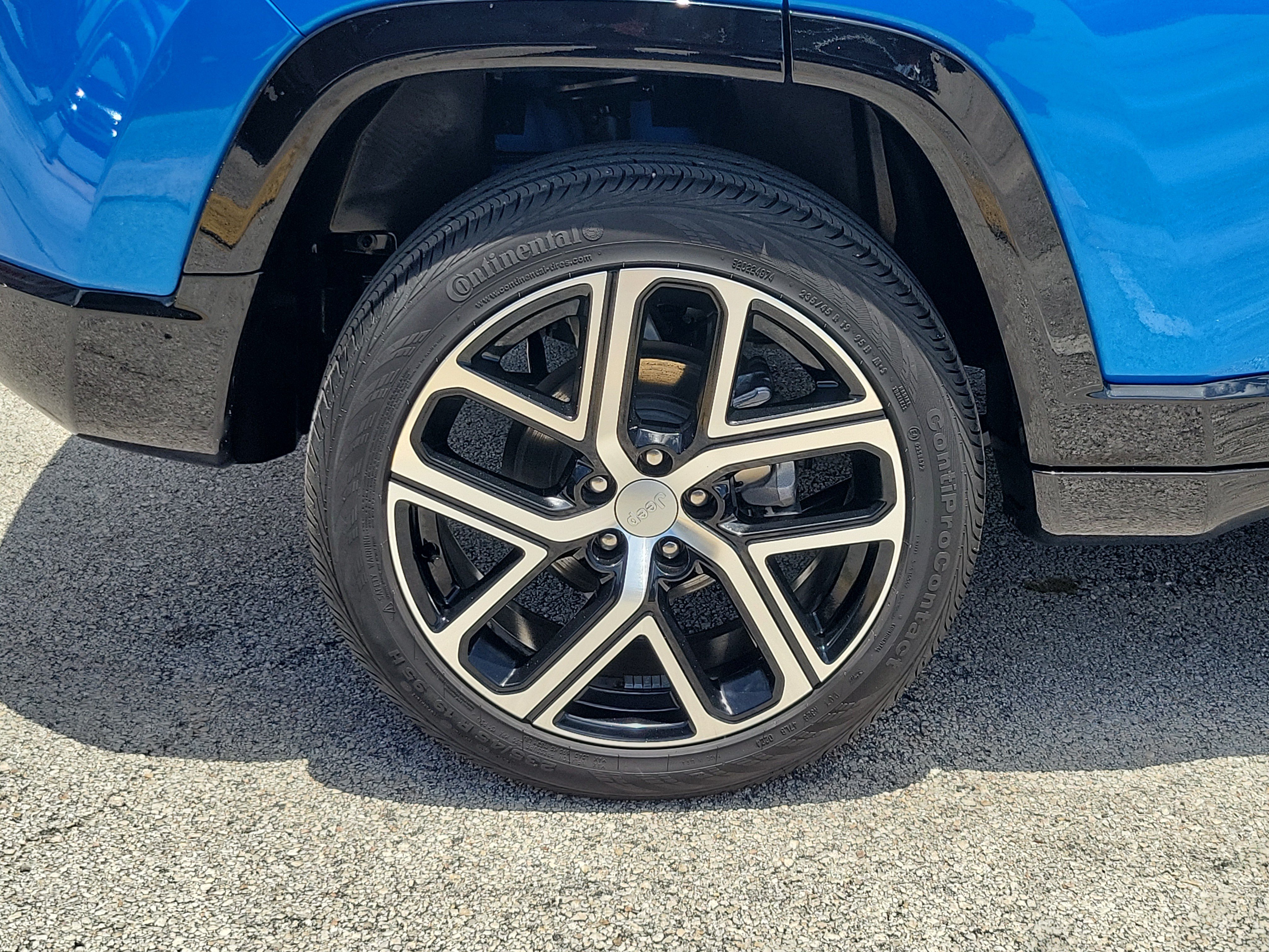 Used 2024 Jeep Compass Limited w/ Elite Group AWD/4WD image 5
