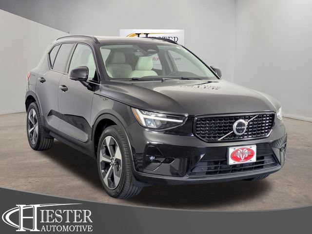 Used 2023 Volvo XC40 B4 Ultimate FWD image 1
