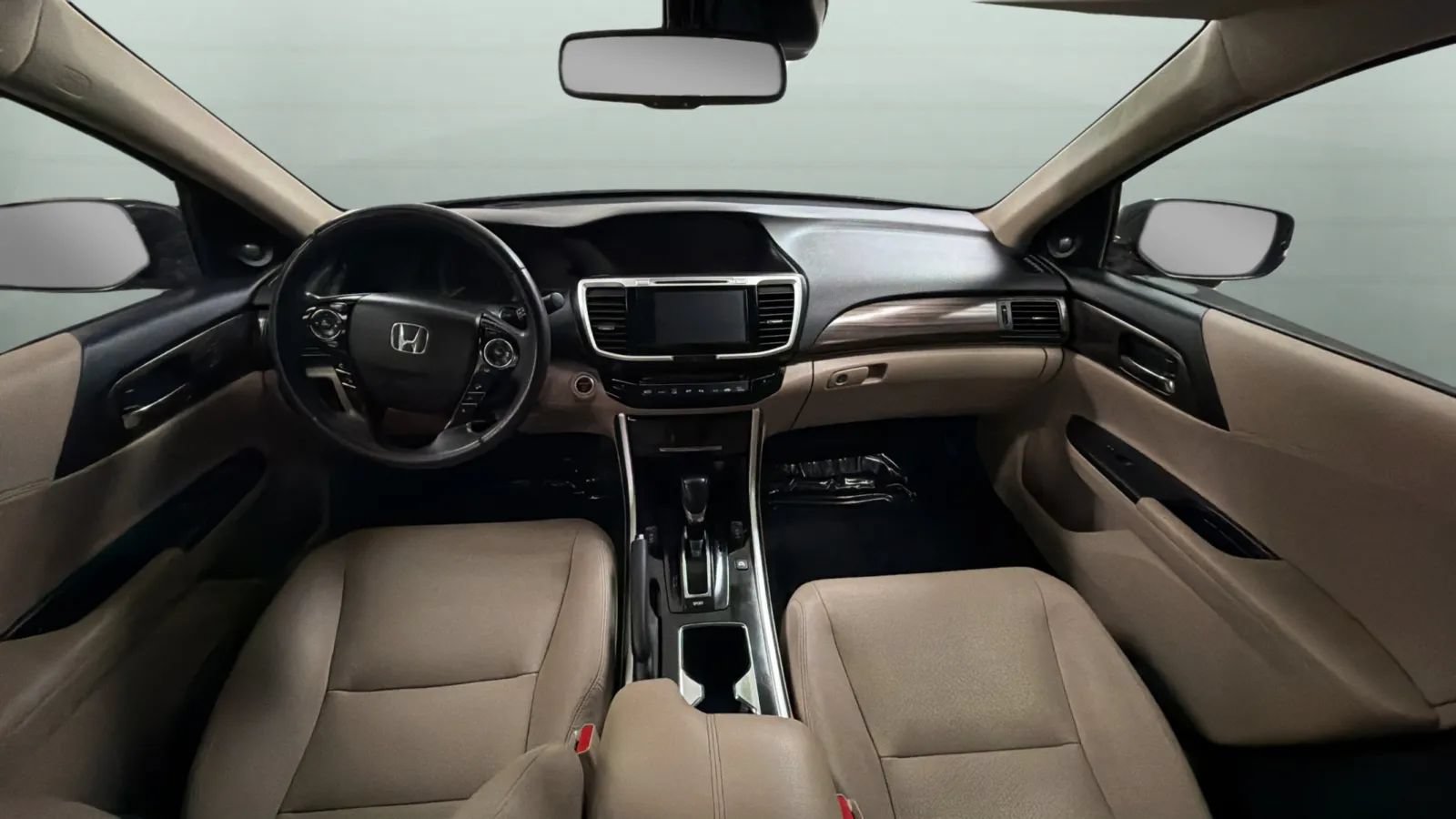 Used 2017 Honda Accord Touring image 9