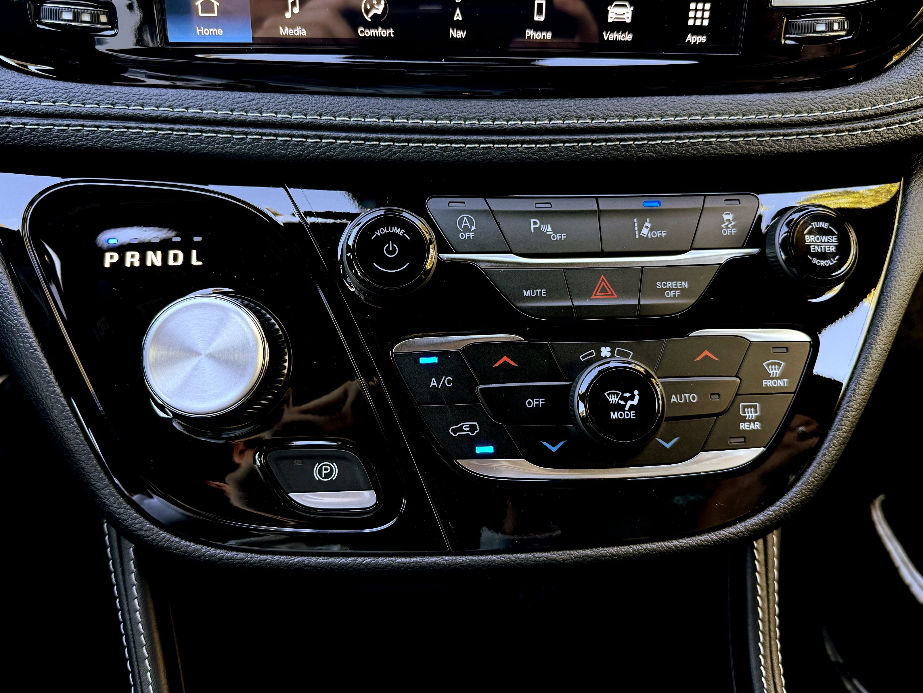 New 2026 Chrysler Pacifica Limited image 32