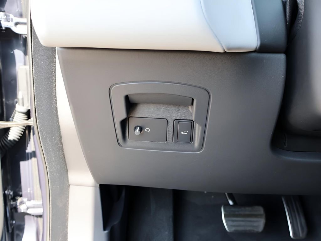 New 2026 Land Rover Range Rover Velar Dynamic SE image 36