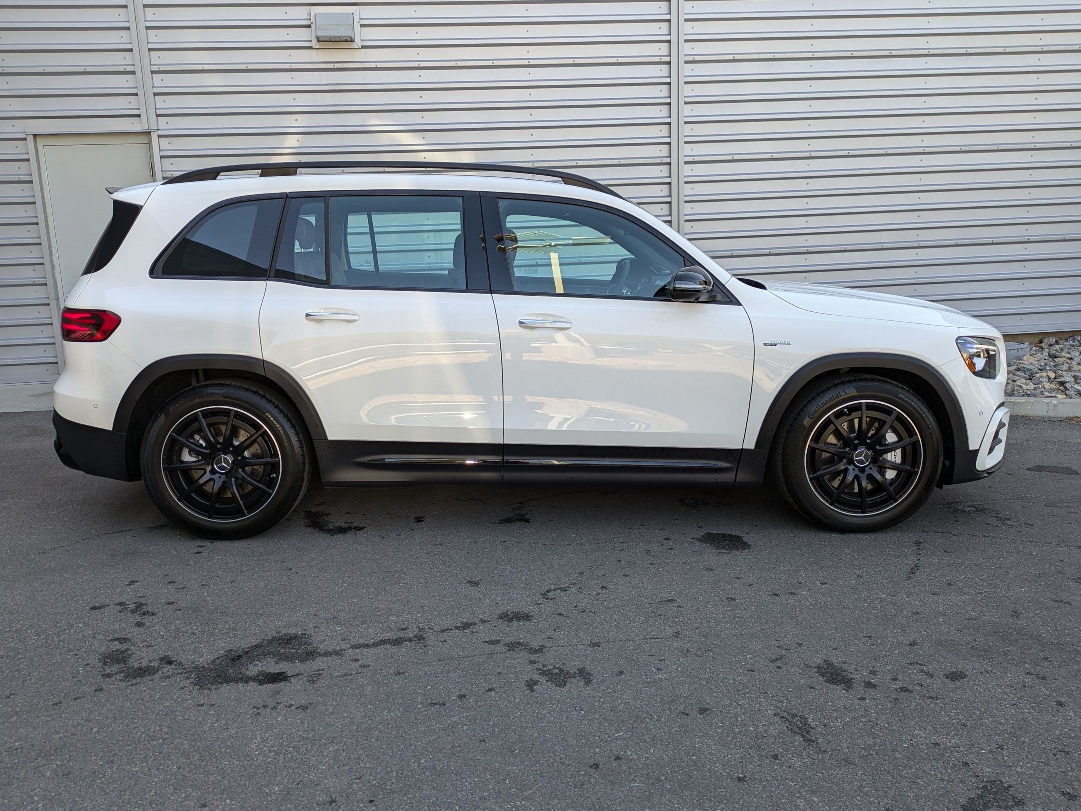 New 2025 Mercedes-Benz GLB 35 AMG 4MATIC image 2